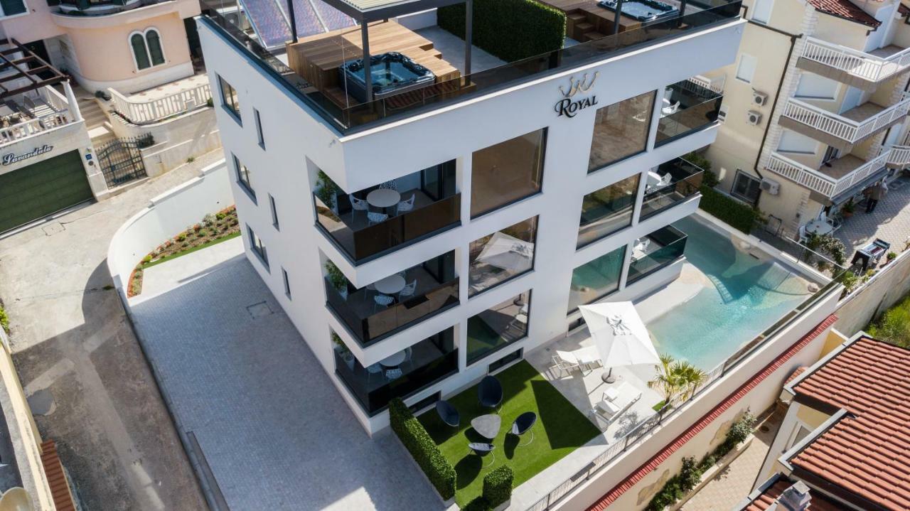 Royal Apartment *